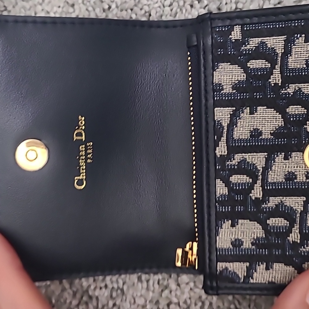 Sold - Picture 3 of 4